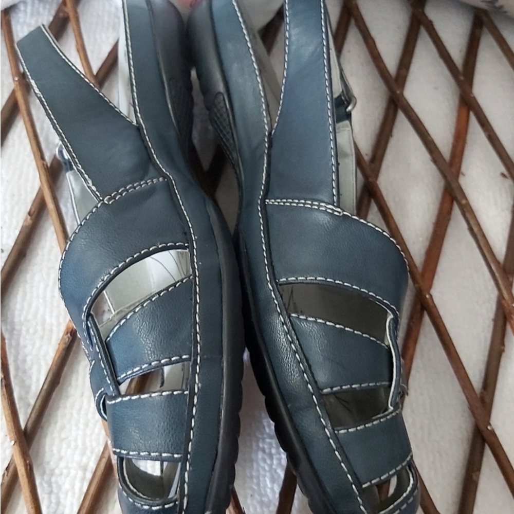 BARETRAPS: Navy Slingback Sandals